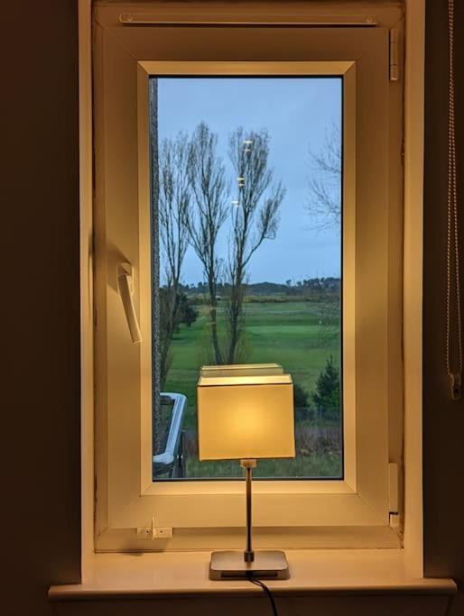 Beautiful 2 Bedroom Flat Overlooking Golf Course Carnoustie Exterior foto