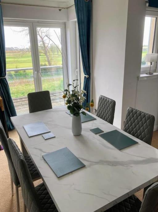 Beautiful 2 Bedroom Flat Overlooking Golf Course Carnoustie Exterior foto